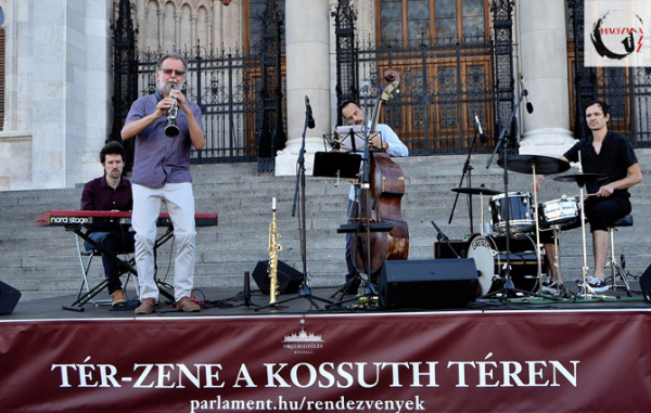 Tér-Zene a Kossuth téren